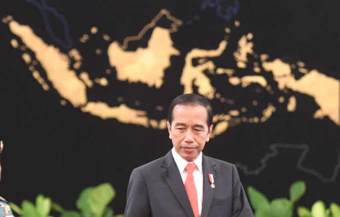 Presiden Joko Widodo bersiap memberikan keterangan pers terkait rencana pemindahan Ibu Kota Negara di Istana Negara, Jakarta, Senin (26/8/2019).